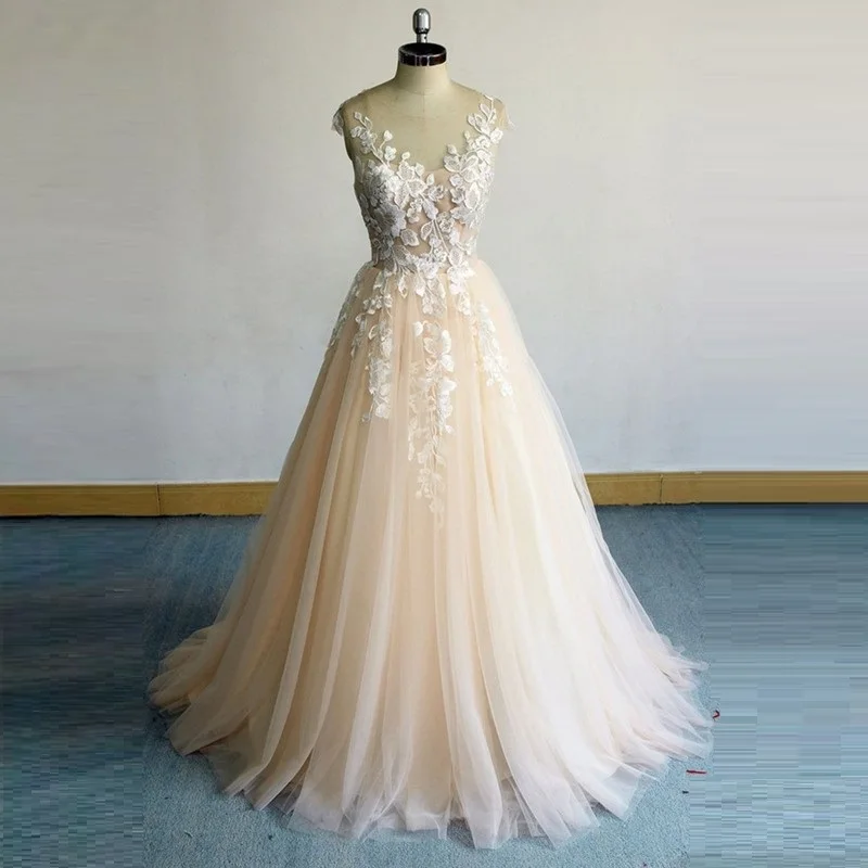 Женское вечернее платье до пола длинное фатиновое без рукавов с глубоким вырезом