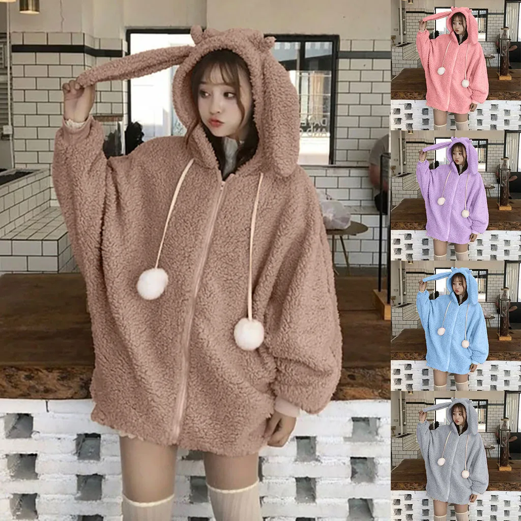 Женская теплая куртка из искусственного меха однотонная с капюшоном и заячьими