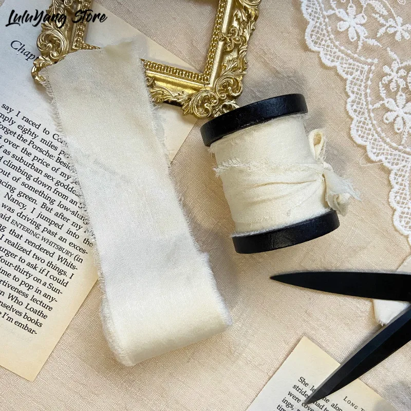 Шелковая бархатная лента 40 мм с потертостями по краям ручная работа для