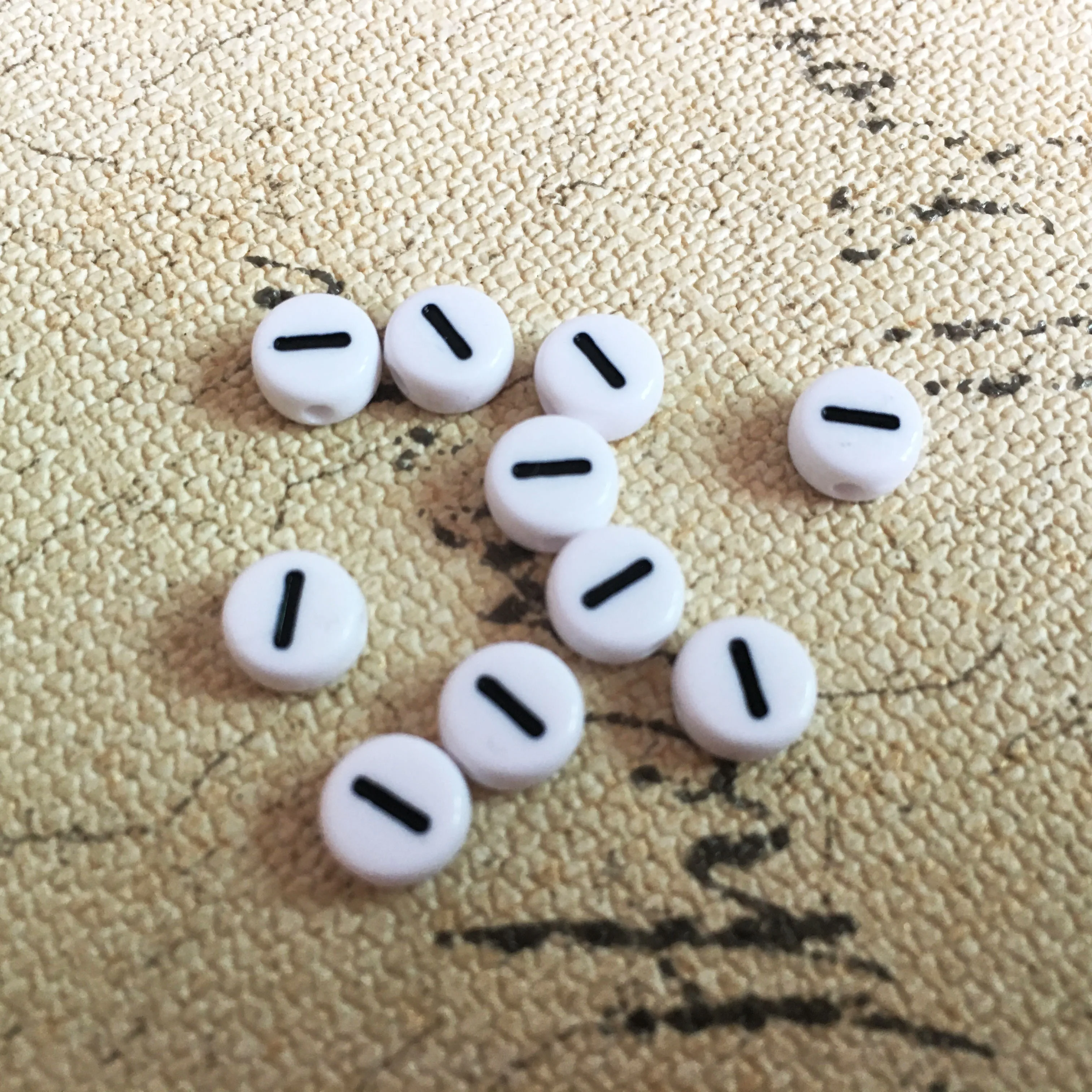 Оптовая продажа один номер бисер 3600 шт 4*7 мм Плоская Круглая монета черные цифры 0