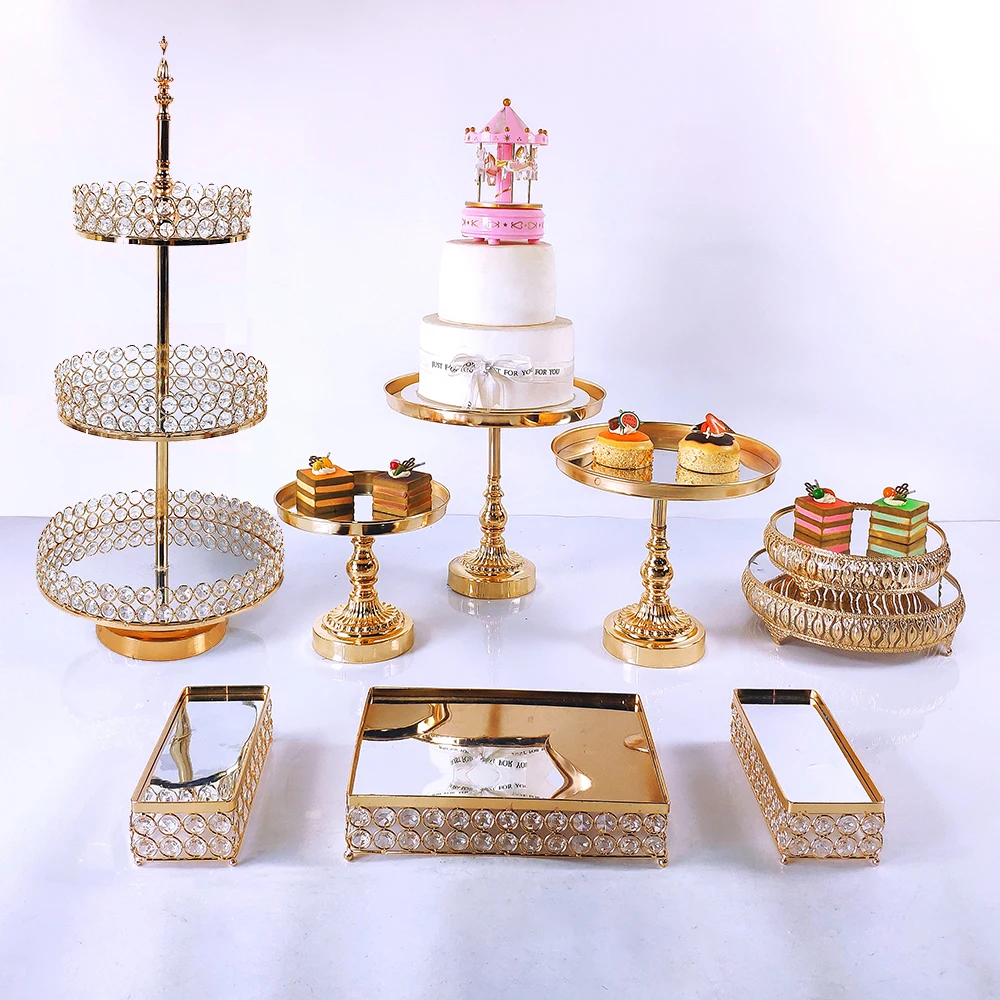 Набор золотых тарелок 8-9 шт. стеллаж для свадебных торжеств дней рождения