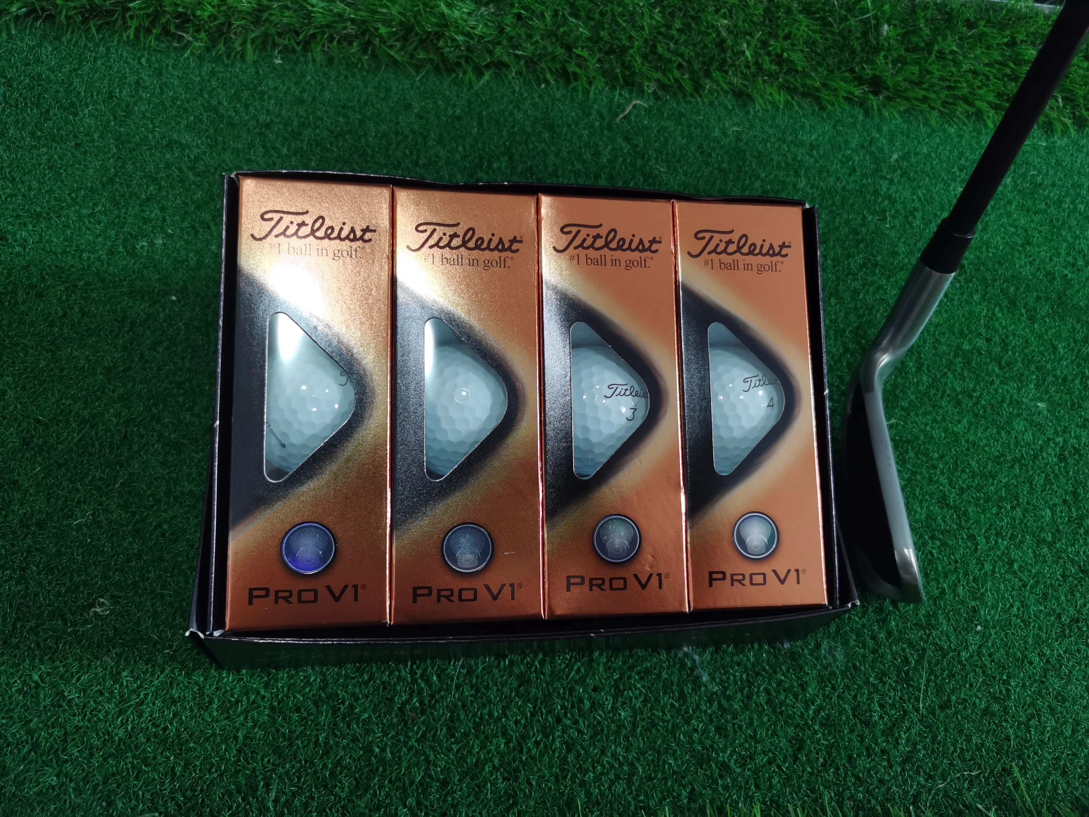 Профессиональный соревнований 2021 Pro V1 с 12 белыми мячиками для гольфа на открытом