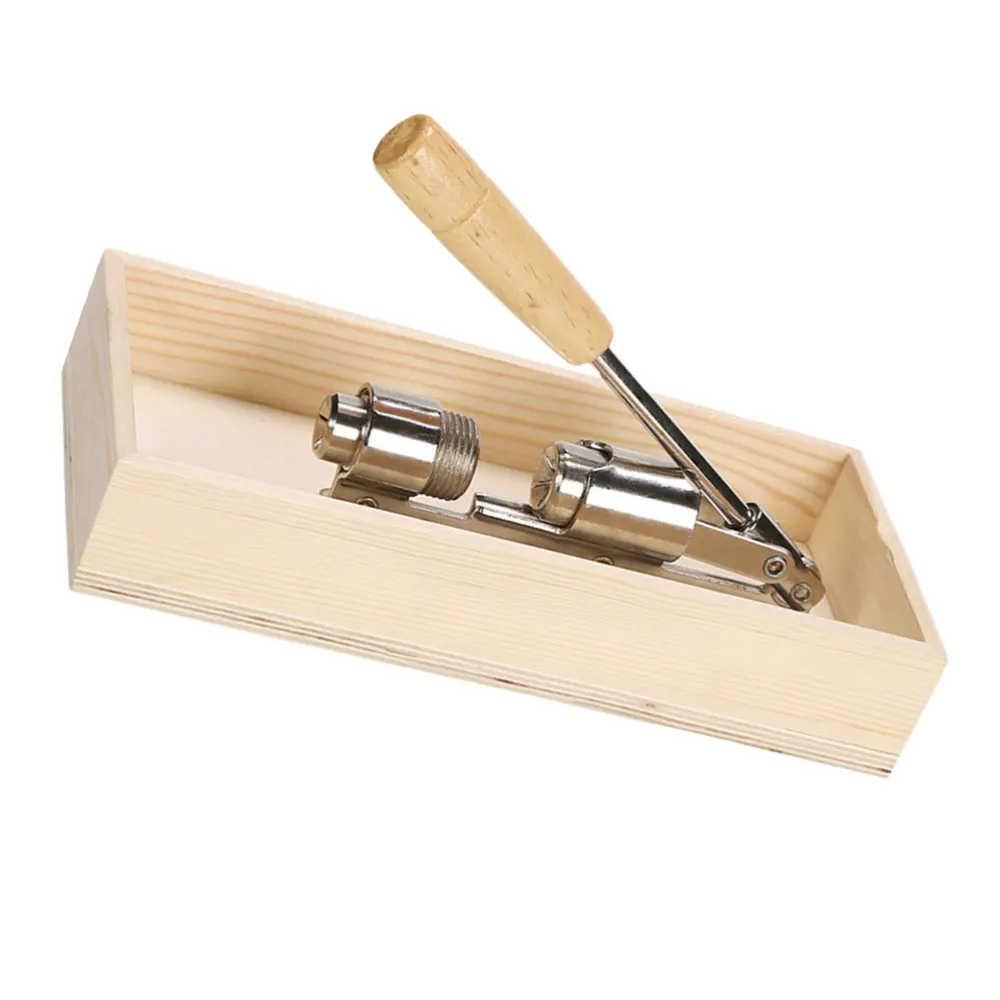 

1Pc Manual Nut Opener Sturdy Nut Opener Classic Nut Opening Tool (Khaki)