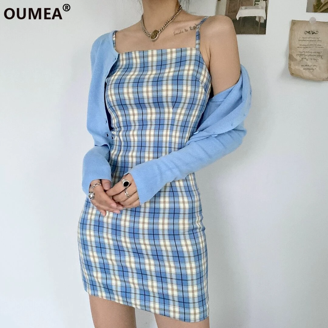 Женское летнее клетчатое платье OUMEA синее белое на тонких бретелях винтажное
