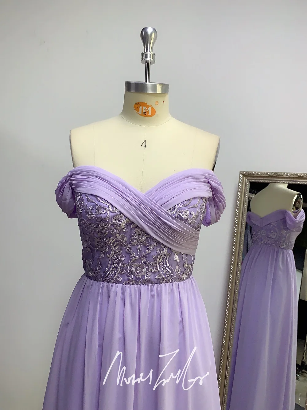 Пастельно-сиреневое шифоновое кружевное длинное платье подружки невесты 2020 без