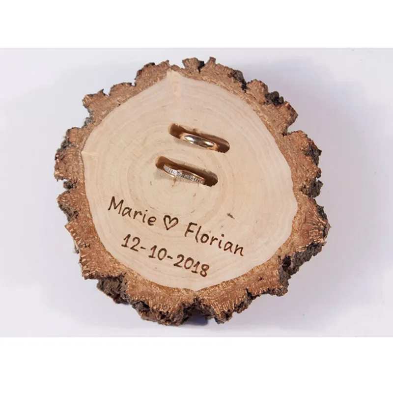 Выгравированные обручальные кольца на подушке альтернативный пользовательский