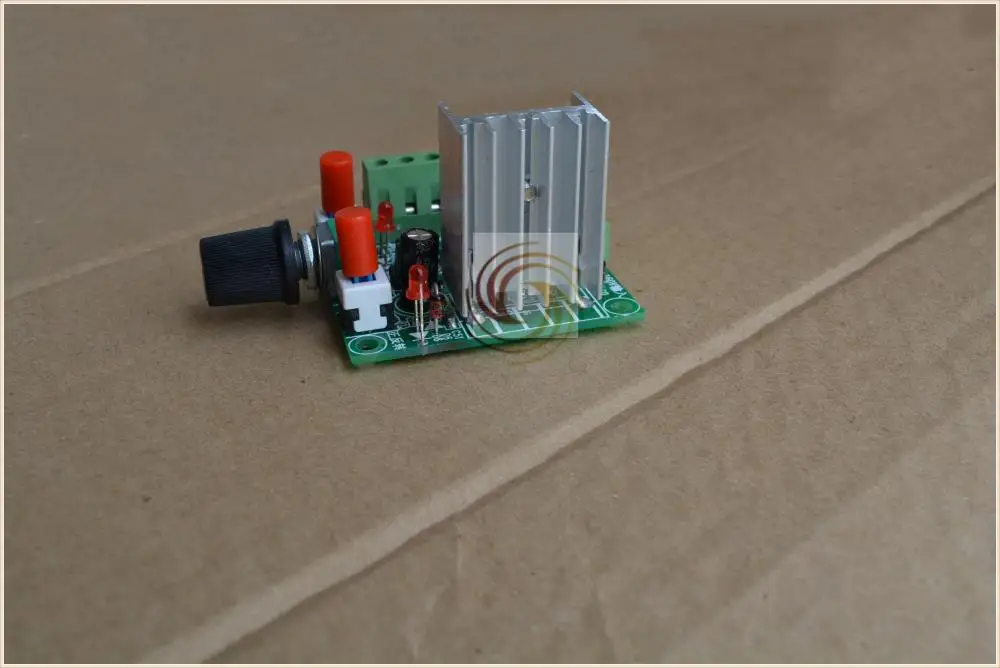 Простой шаговый двигатель контроллер привода для контроля скорости и управления