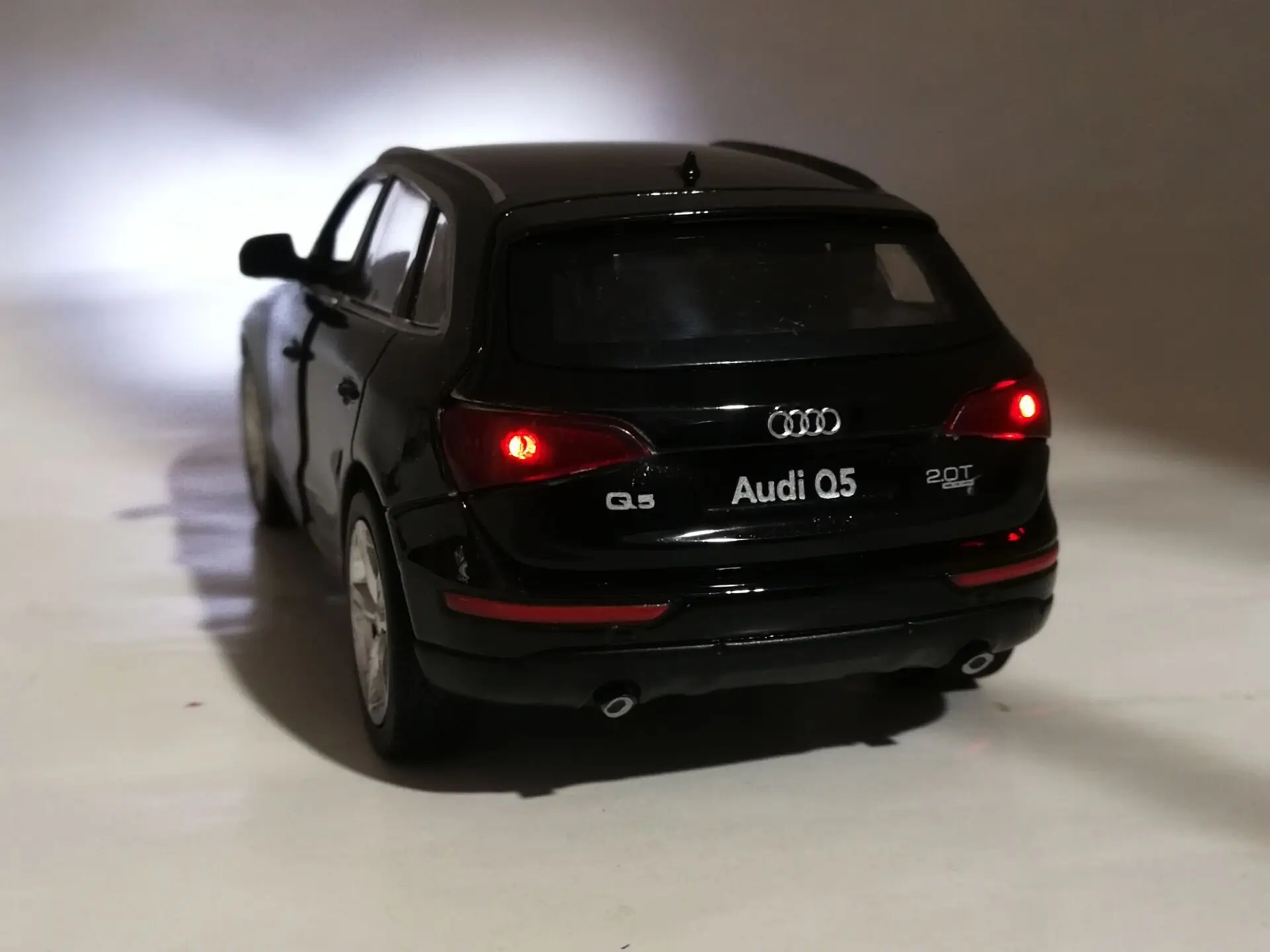 1:32 Audi Q5 City SUV модель моделирования сплав литья модель автомобиля Acoustooptic мальчик игрушка автомобиль