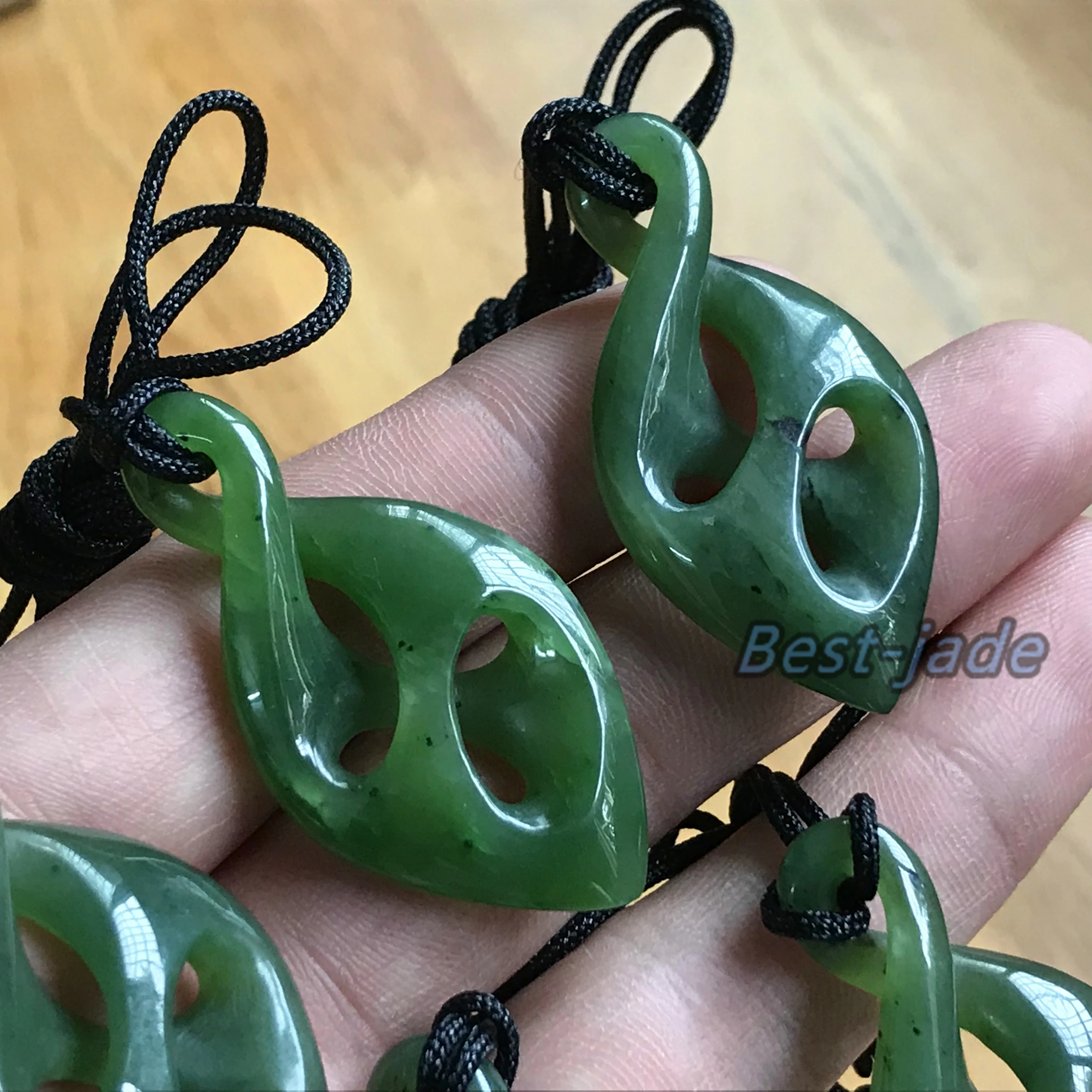 Натуральный зеленый нефритовый кулон в стиле маори NZ POUNAMU ручной резной женский