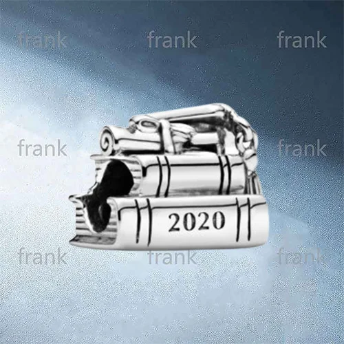

798910C00 2020 Graduation Books Charm