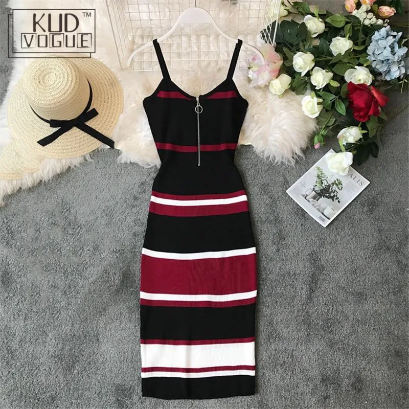 Тонкое летнее трикотажное хлопковое облегающее платье длины миди с полосатым