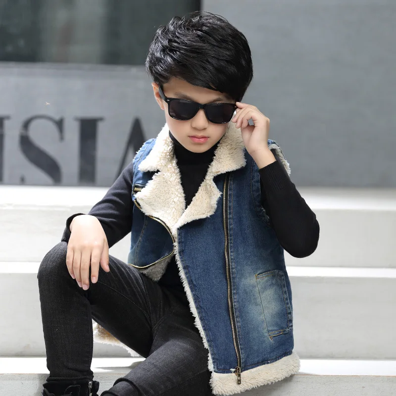 Новый детский джинсовый жилет для мальчиков сезон зима осень стильный с дырками