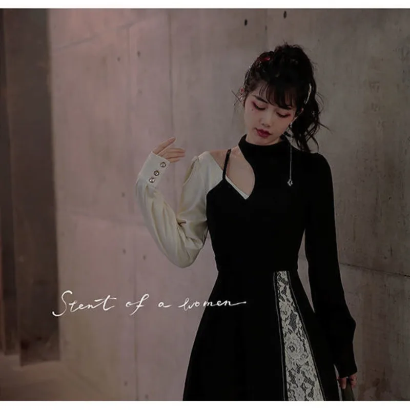 Женское винтажное платье с длинным рукавом черное высокой талией и разрезом |