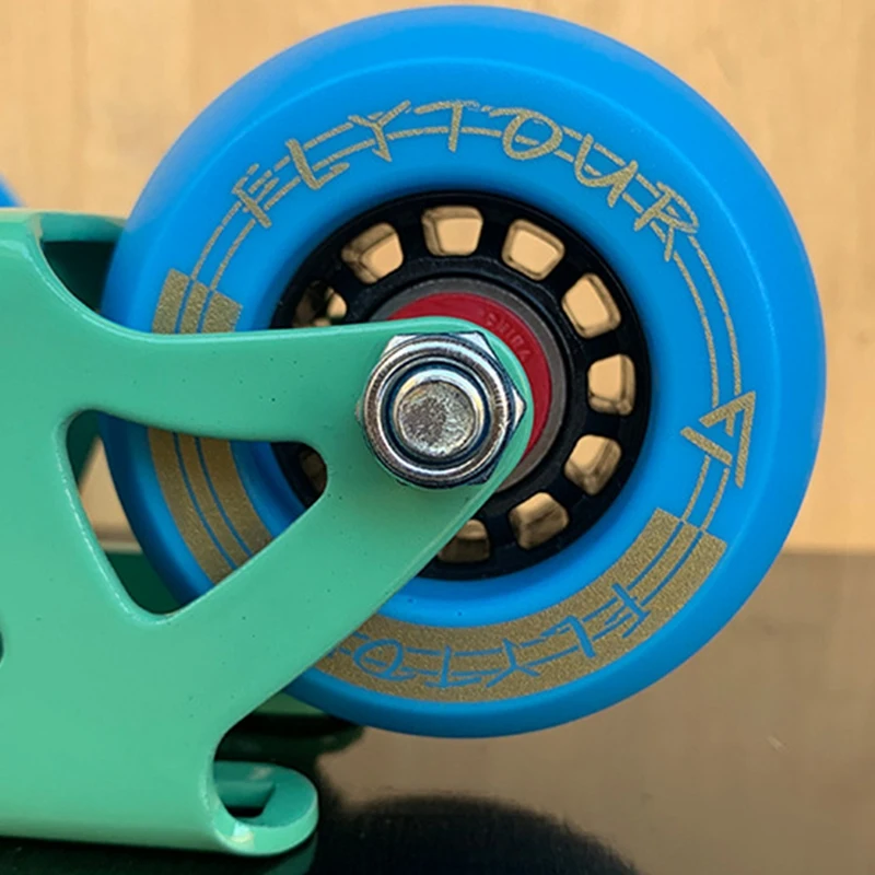 

Hot Freeline Roller Road Driftboard Maple Split Portable Skateboard 82A PU Drift Board Wheel Anti-Skid Skateboard