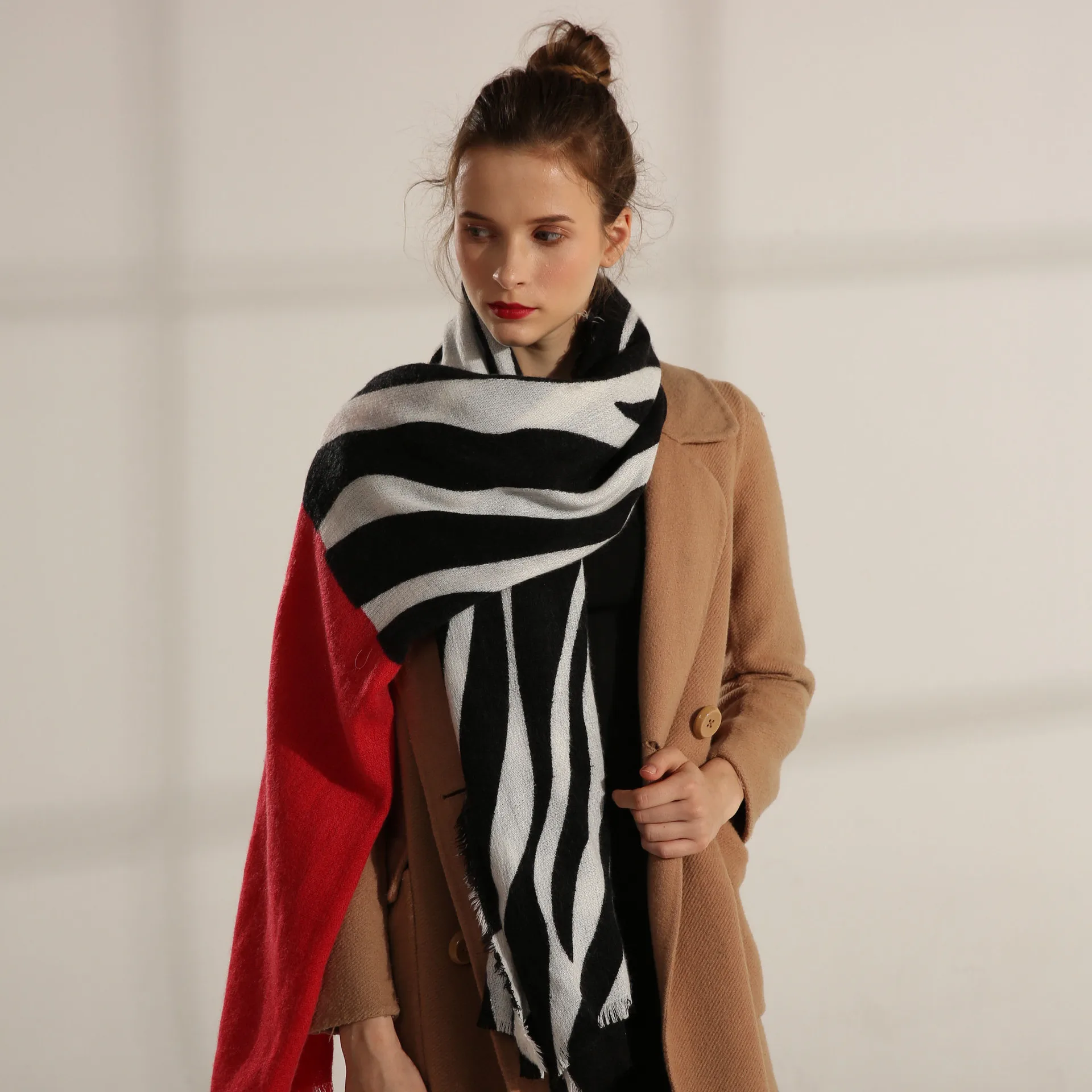 Новая Женская мода печатных PU искусственного меха теплые с отложным воротником