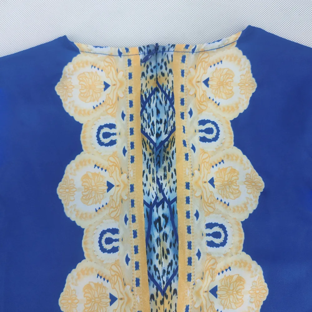 

2021 , , , , Abaya