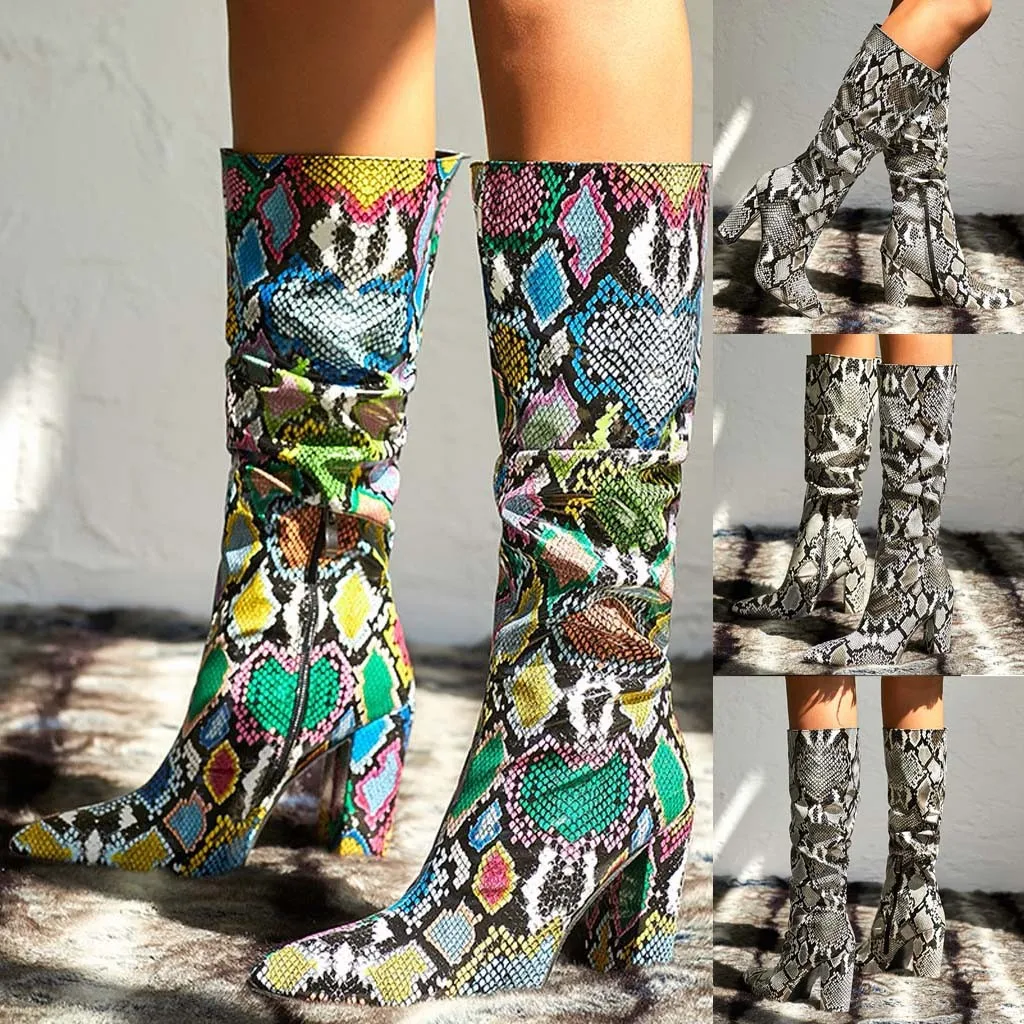 Красочная змея сапоги женские на высоком толстом каблуке заостренный носок