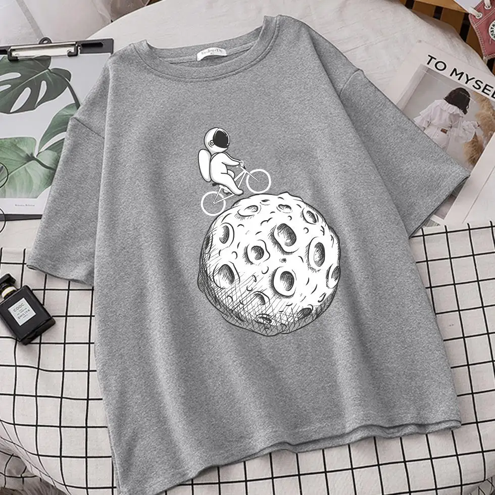 

Women Astronaut Vintage Tumblr Ulzzang T Shirts Camisetas De Mujer Neck Tops Tee Harajuku TShirt Femme Roupas Femininas Vetement