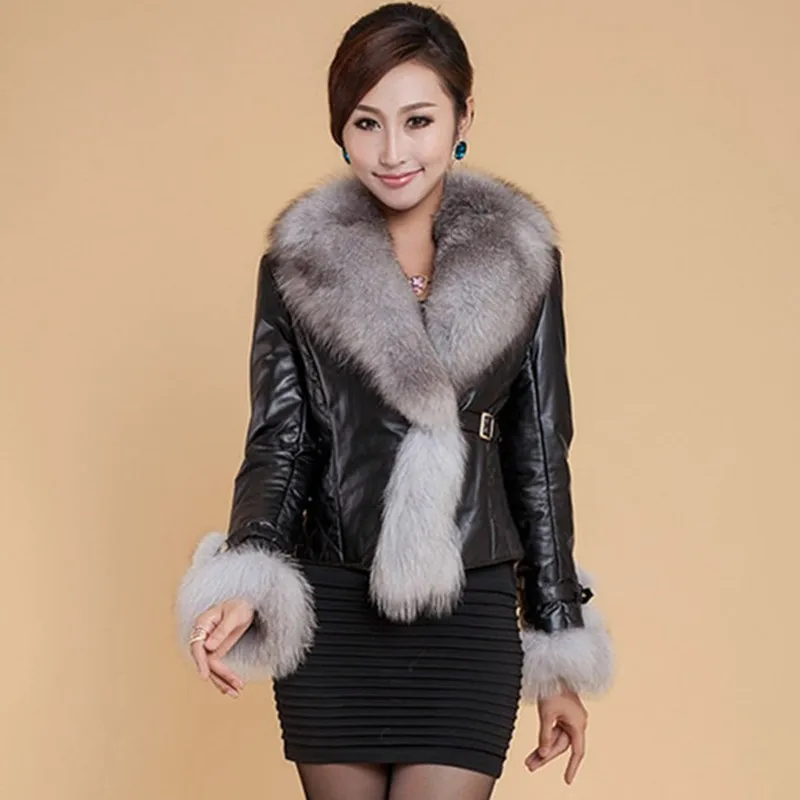 Женская куртка черная кожаная с воротником из искусственного меха|Кожаные