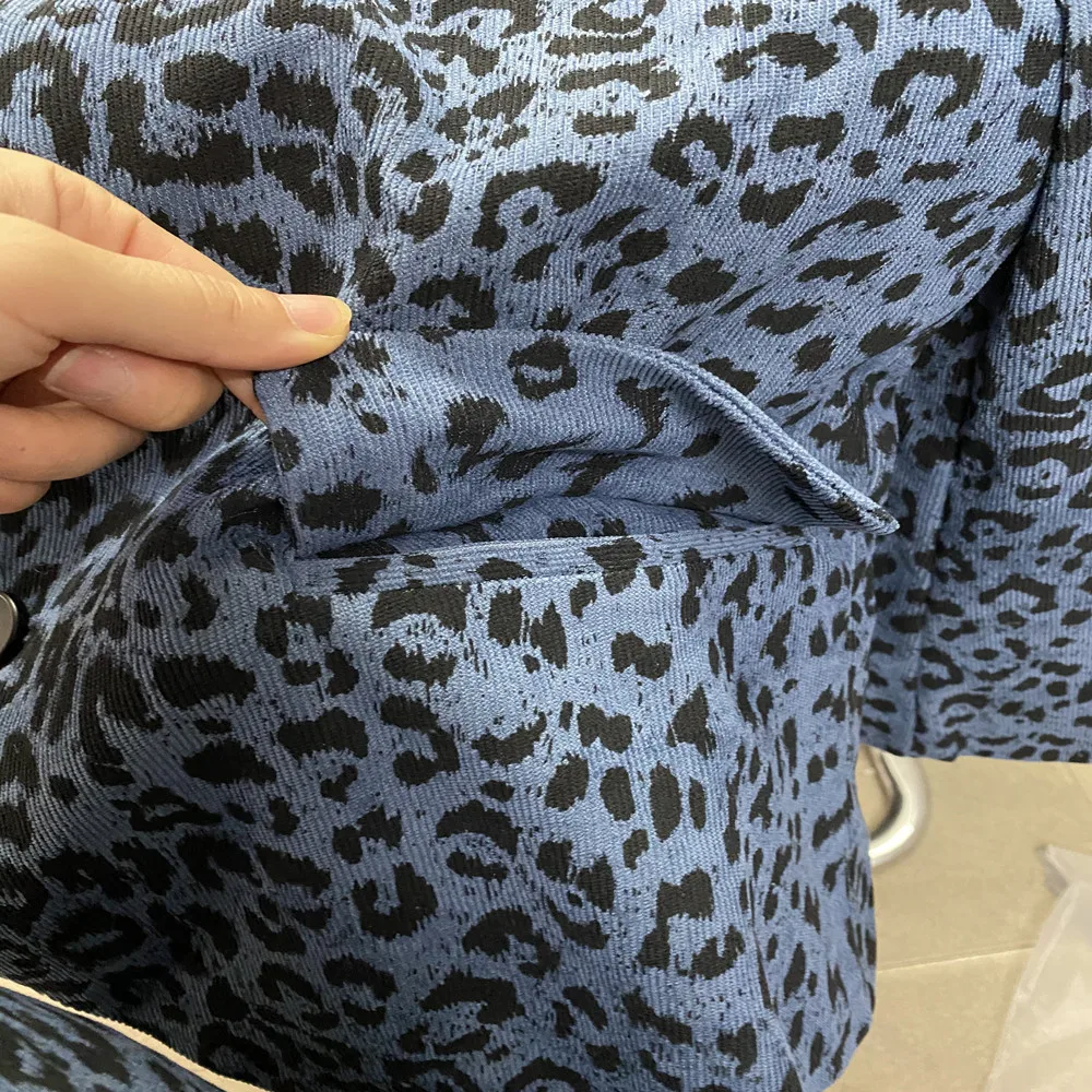 

Korean suit female leopard print design sense niche suit jacket + skirt + bottoming shirt three-piece suit