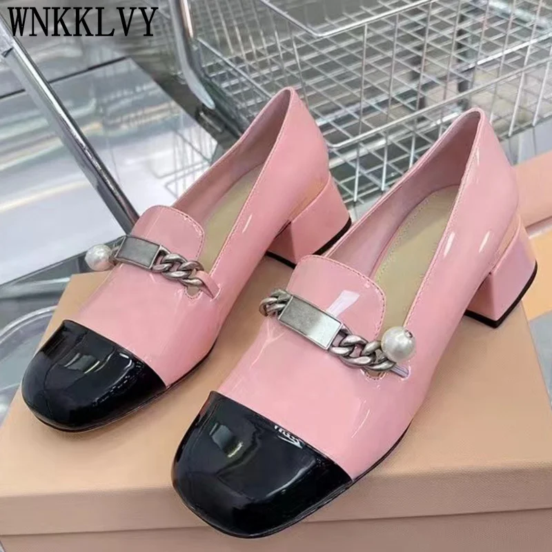 

Chunky High Heels Retro Color matching patent leather Single Shoes Women 2022 spring new metal Chain pearl Decor fashion Pumps