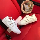 2021 роскошные дизайнерские кожаные туфли с вулканизированной подошвой женская обувь с круглым носком цветные Модные Белые Повседневные туфли на плоской подошве