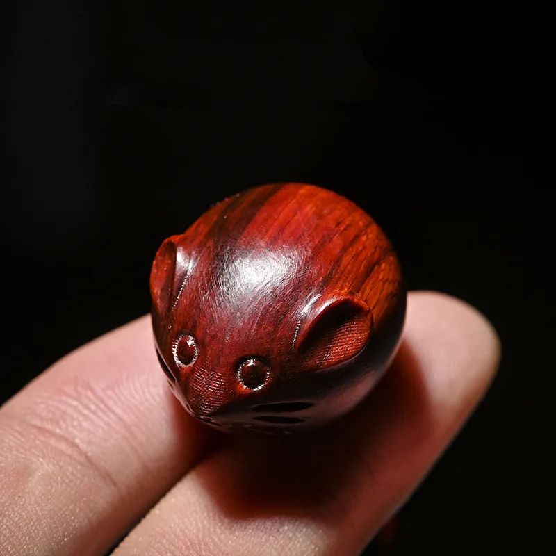 

Small leaf red sandalwood zodiac rat natal year car keychain male creative cinnabar southern red agate phone chain cat lanyard