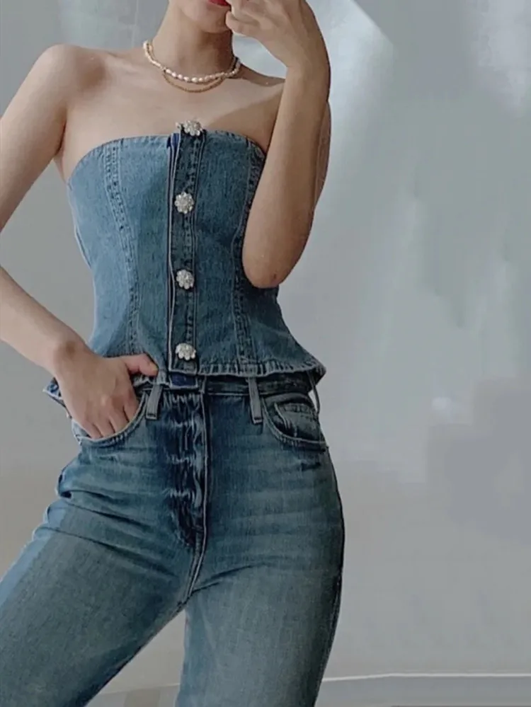 Тонкий летний короткий джинсовый топ 2020 новинка без бретелек рукавов с вырезом