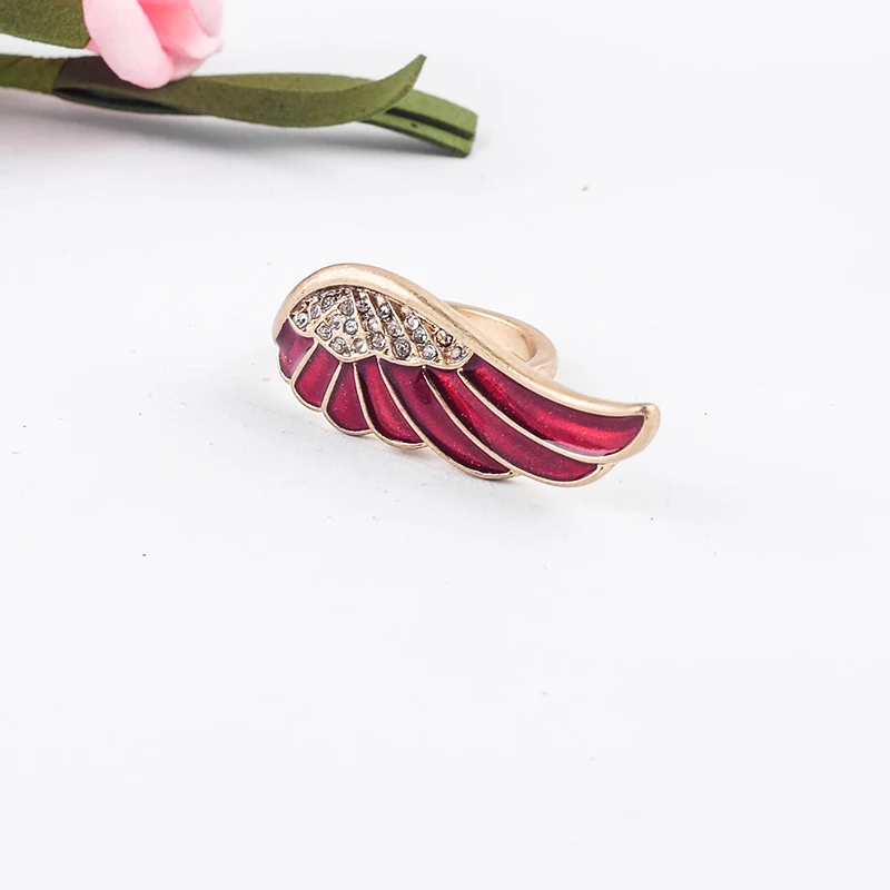 Изысканное украшение из кристаллов темно-красная эмаль крылья золотого цвета