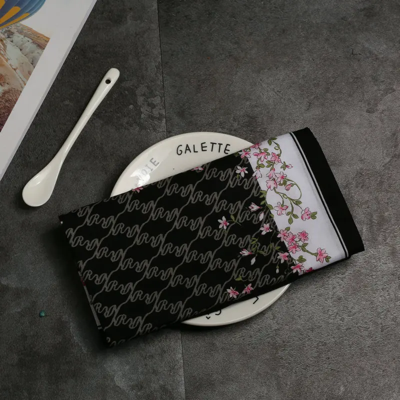 Handkerchiefs Women Kawaii Simple Classic Pocket Square Floral Printed Elegant Vintage Leisure Fashion Womens Chic New Females