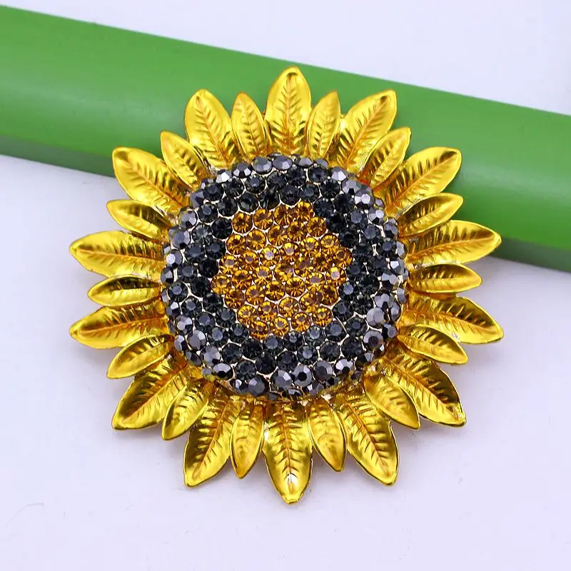 TANGTANG Large Sunflower Brooch Full Rhinestone Yellow Crystal Brooch For Women Painted Hot Jewelry Scarf Pins Clip Badge Trendy Fashion Winter Flower Jewelry Drop Shipping Wholesale And Retail 56MM Diametre Golding