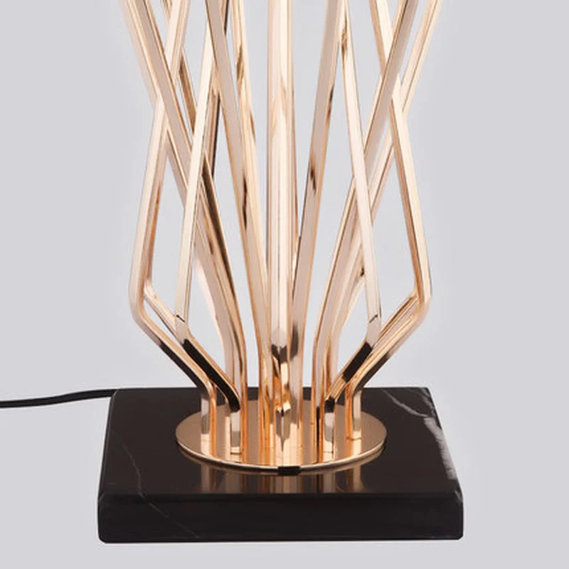 Современная настольная лампа с мраморной подставкой оригинальность металла