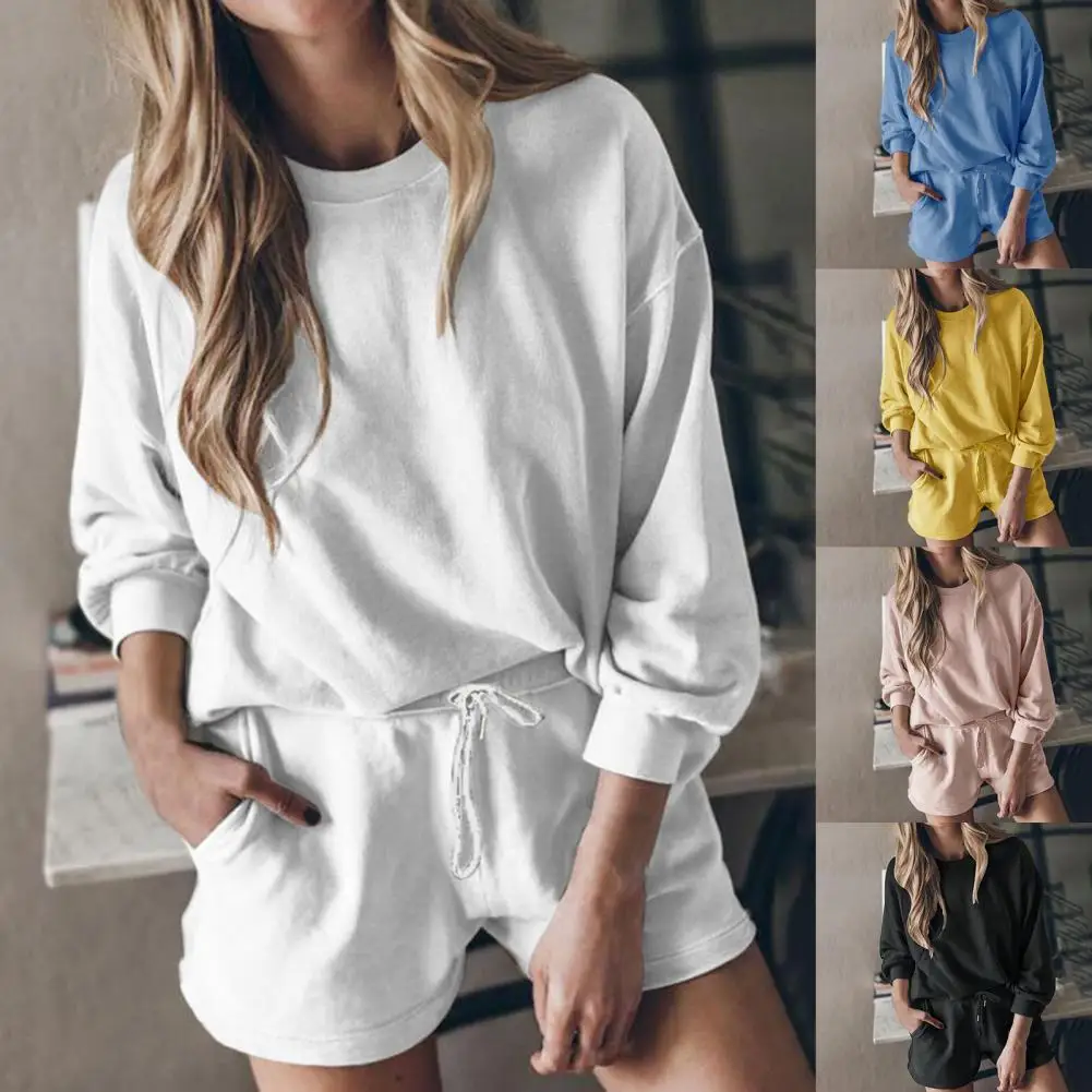 

Костюм спортивный женский однотонный из свитшота и шортов