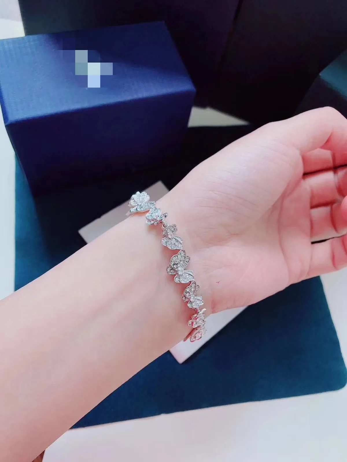 

ERIN High quality SWA original SWA flower Mini Butterfly Charm Bracelet