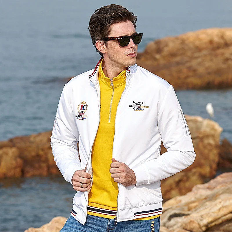 Мужская зимняя куртка с вышивкой Брюса и акулы утепленная хлопковая подкладкой