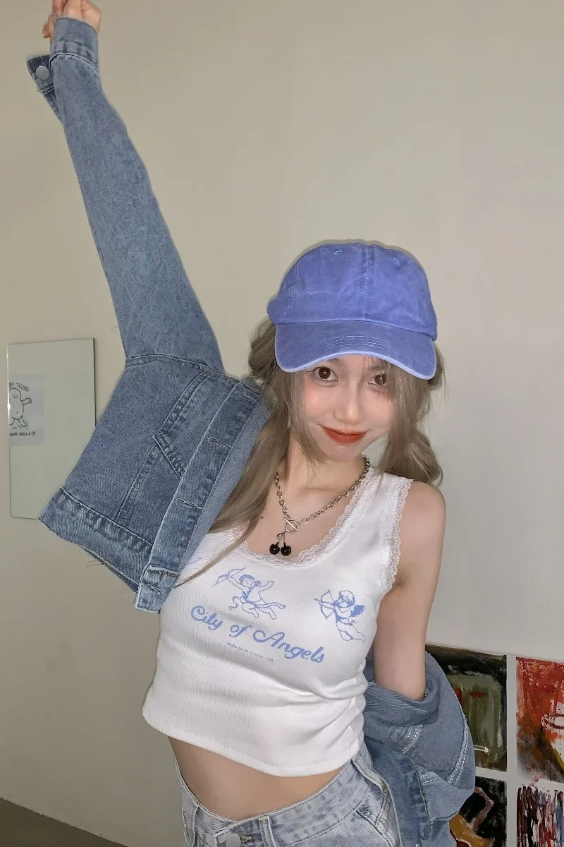 С машинкой идет осторожно в Корейском стиле иностранном изящный кружевной