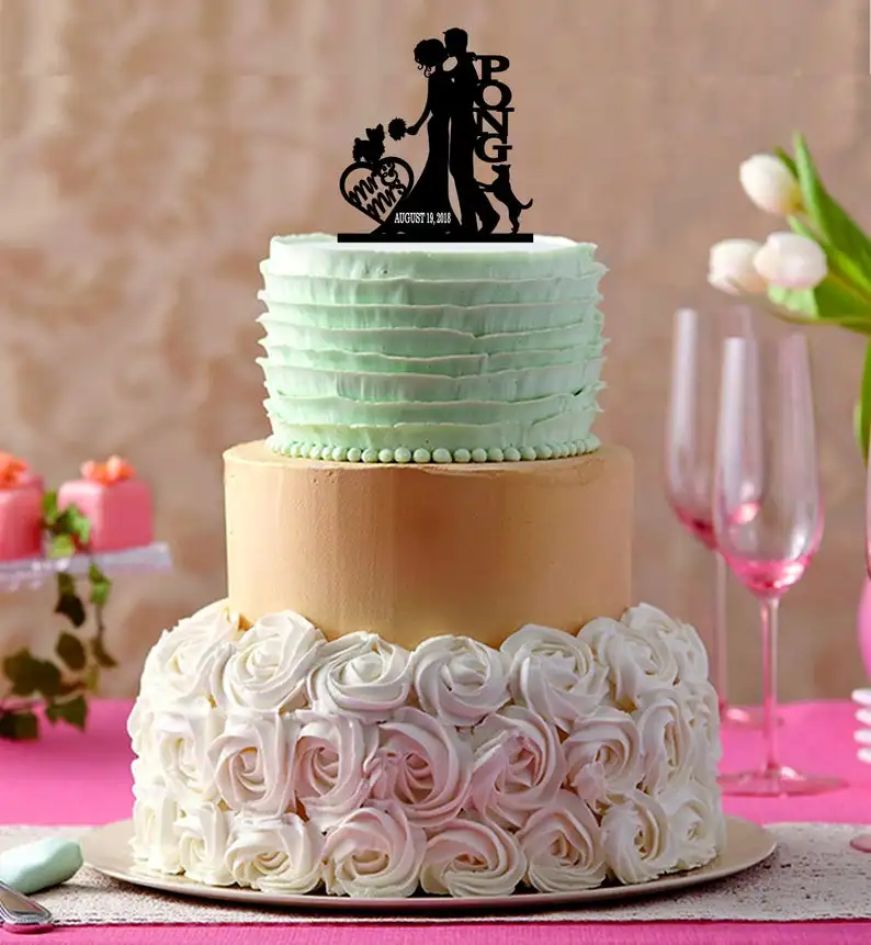 Топпер для свадебного торта с силуэтом пары двумя собаками и сердцем