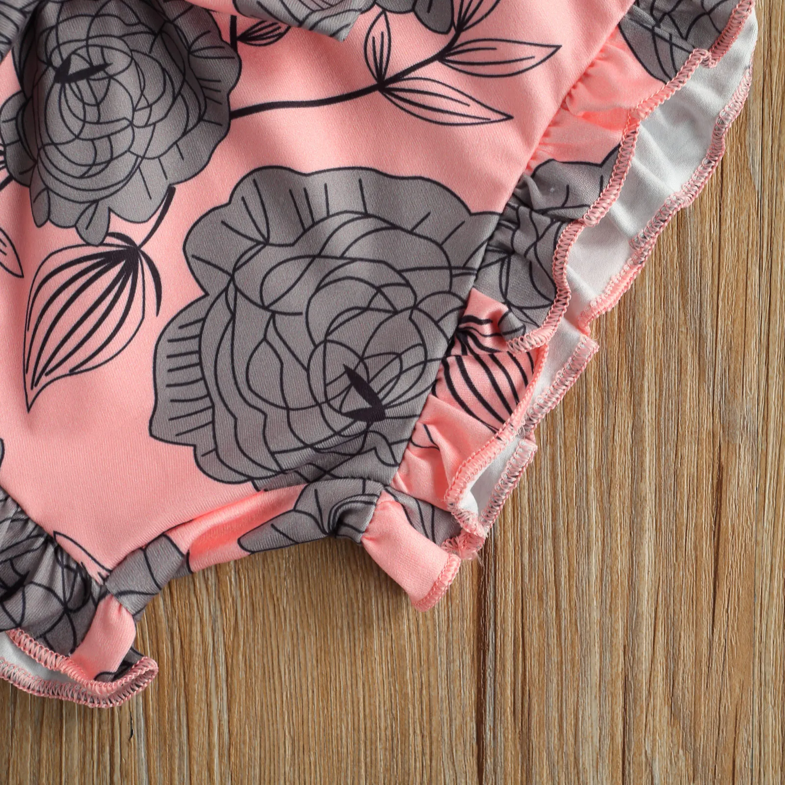 

Newborn Baby Girls Fashion 3-piece Outfit Set Fly Sleeve Letter Print Romper+Shorts+Headband Set