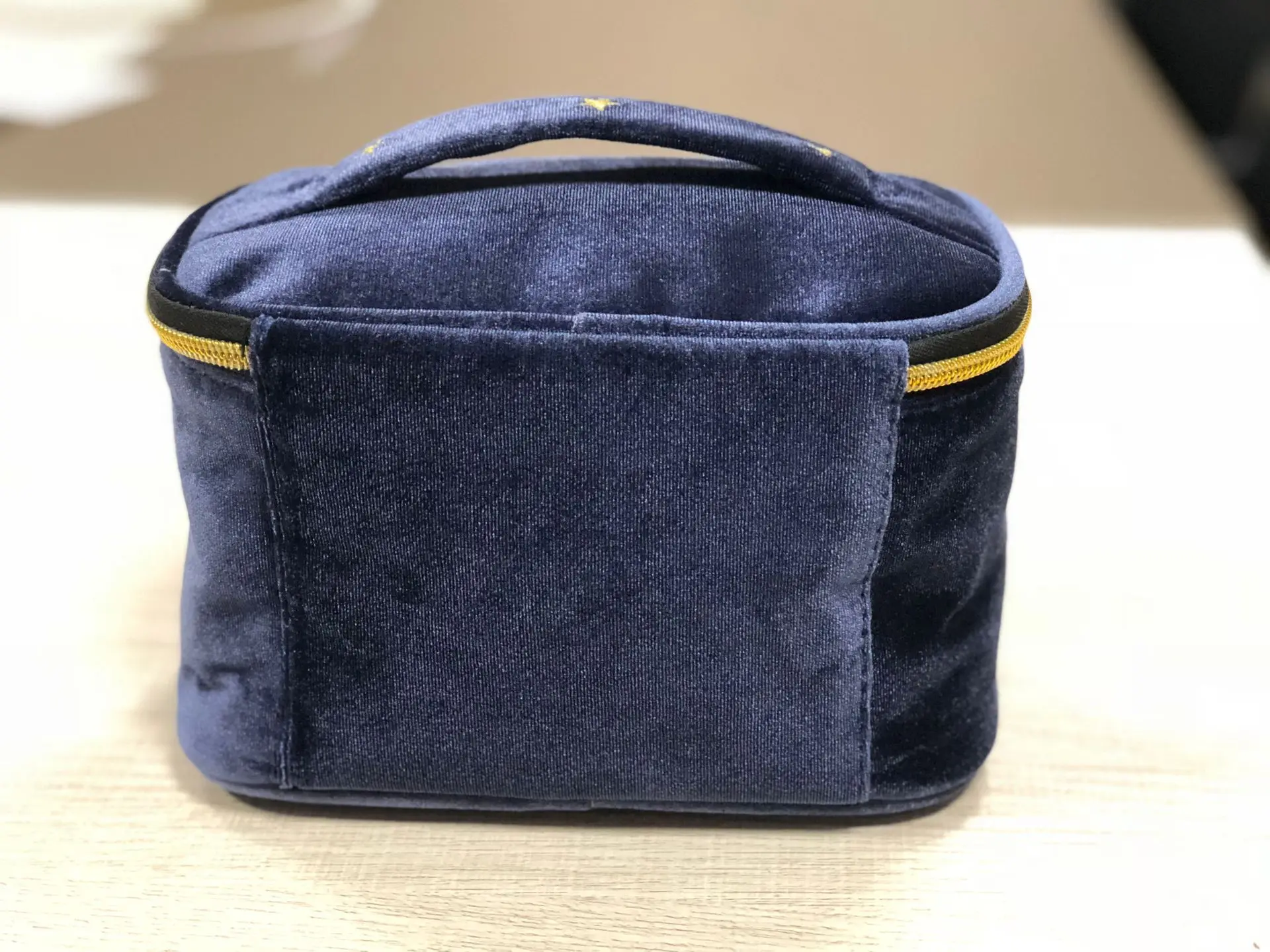 Симпатичная бархатная косметичка с вышивкой дорожный органайзер женская сумка