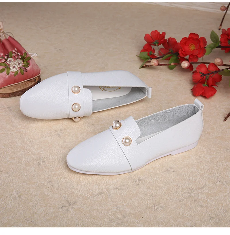 Туфли женские с острым носком элегантные кожаные лоферы без застежки жемчужная