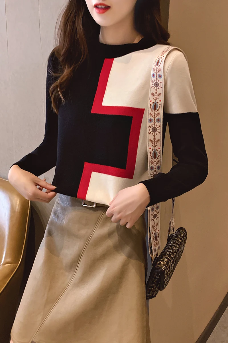 Женский трикотажный свитер пуловер контрастных цветов в стиле пэчворк с длинным