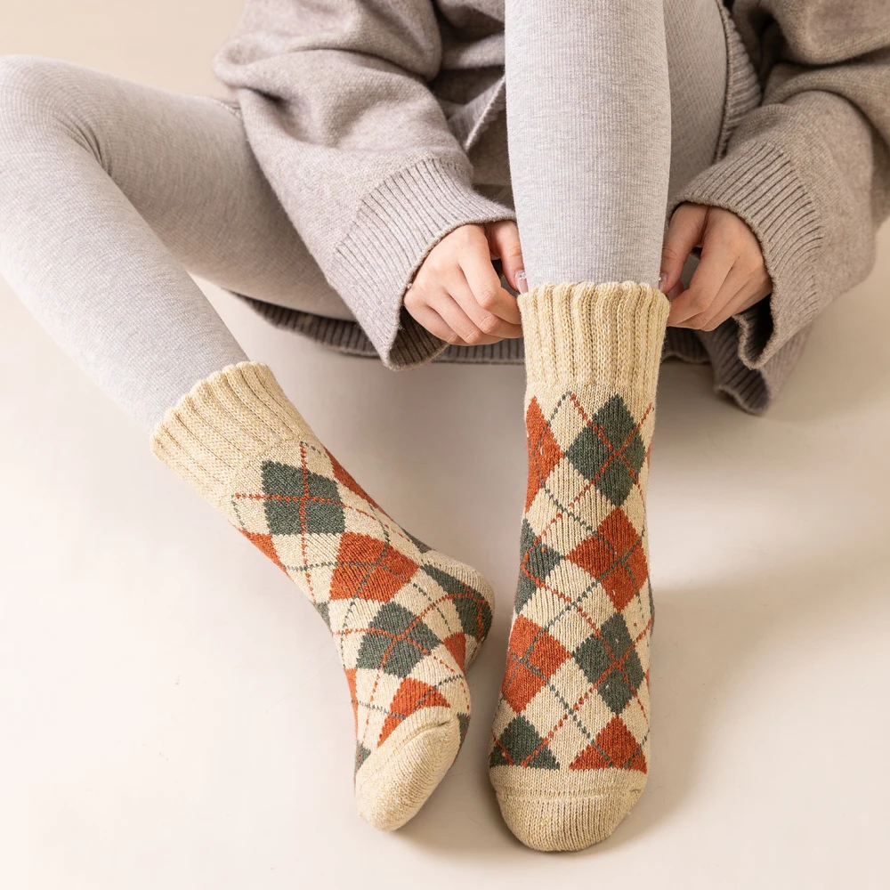 Super Thick Winter Women Wool Socks Middle Tube Diamond Plaid Fashion Retro Warm Terry Boot Crew Socks 5 Pairs