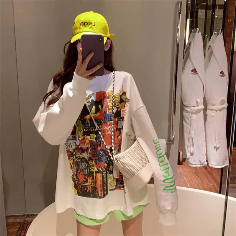 

Yang Mi's loose fitting student's long sleeve Pullover and thin sweater