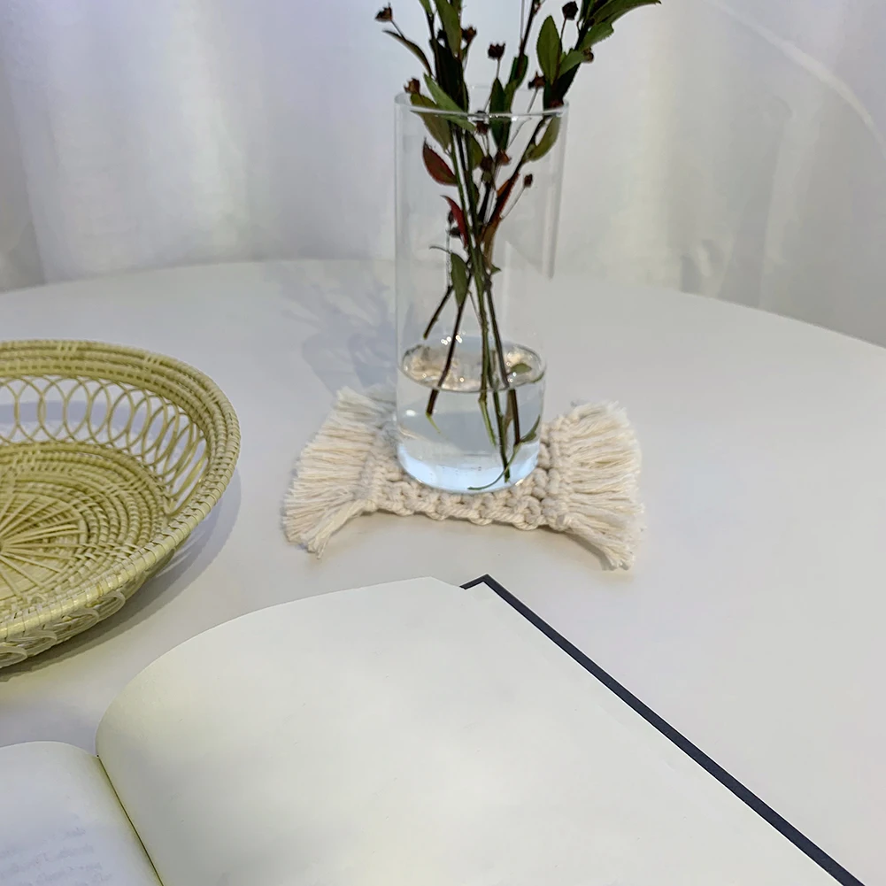

Hand-woven Lace Coaster, Non-slip Insulation Pad Reusable Suitable for Cups,Glasses Unique Design