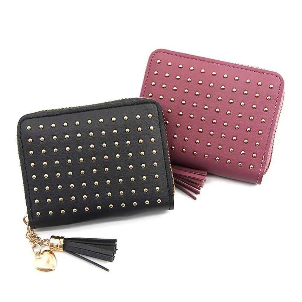Кожаный кошелек с заклепками и кисточкой на молнии для женщин однотонный