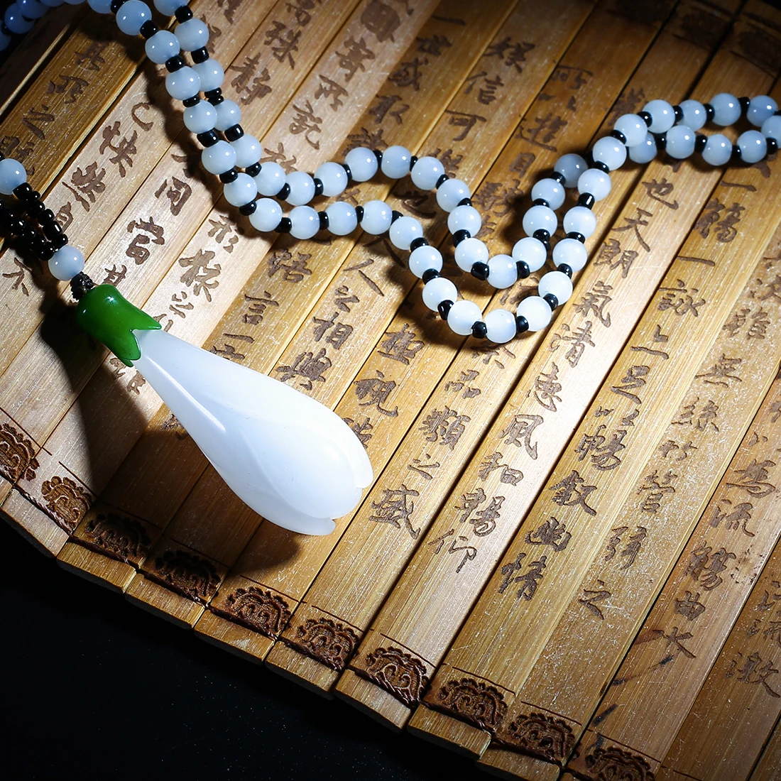 Природные ручной нефрита сорта хотанской (Hetian) белый нефрит цветок кулон