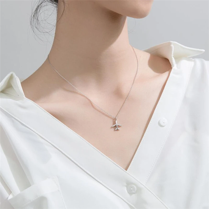 Ожерелье женское с цепочкой до ключицы серебристого цвета | Украшения и