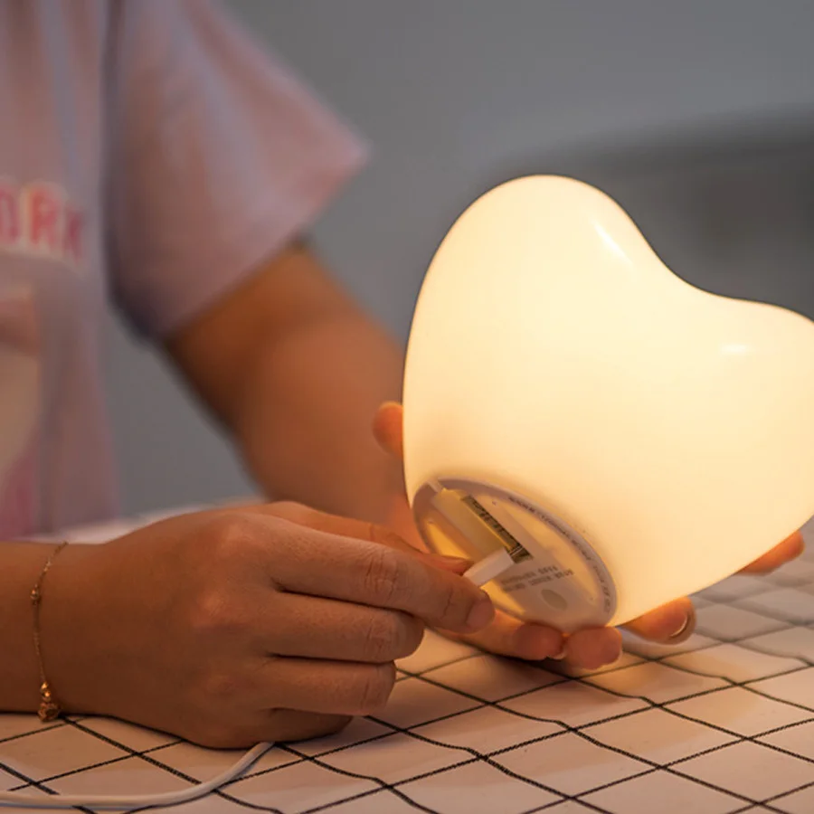 

Creative love silicone lamp USB charging with sleeping lamp bedside voice controlled shooting led atmosphere table lampA375