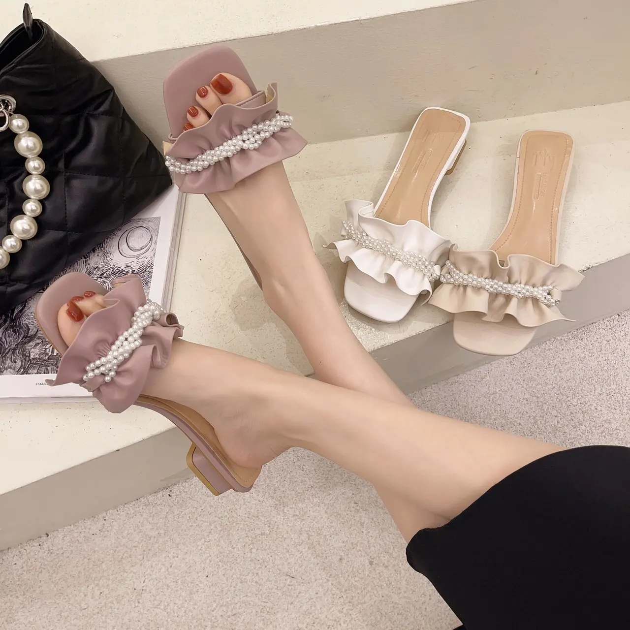 

Slippers Women Summer Low Shoes String Bead Med Shale Female Beach Pantofle Luxury Slides Soft Sabot 2021 Designer PU Square hee