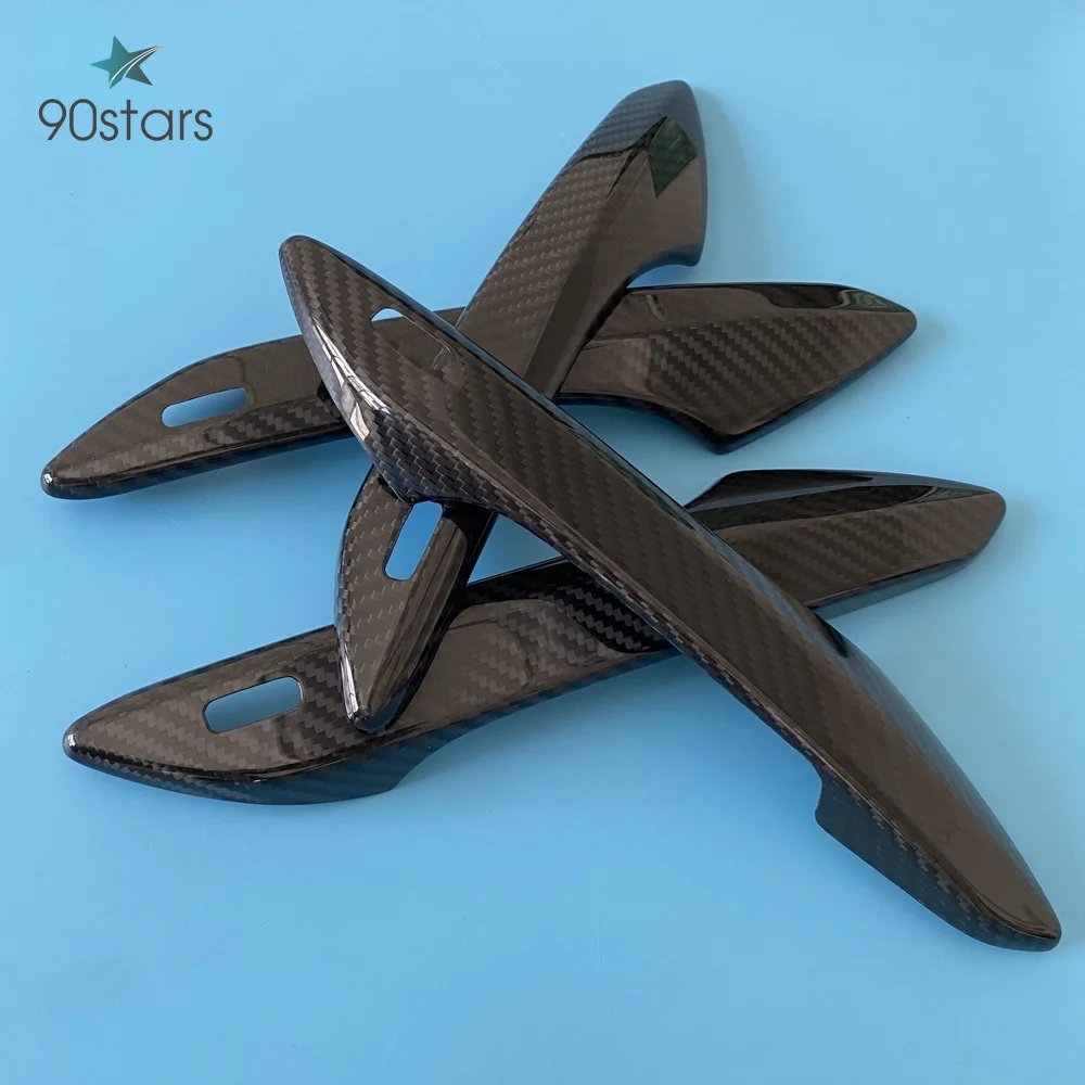 Наклейка из натурального углеродного волокна на дверную ручку автомобиля